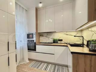 2-комн., 85 м², 2/4 этаж