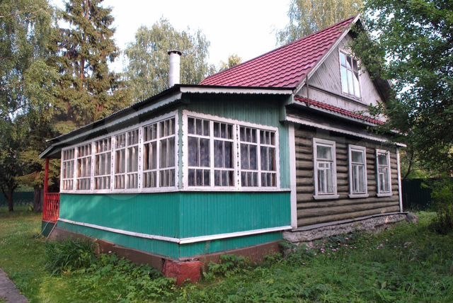 Старый дом с новой крышей обойдется в 10,7 млн рублей. Фото: Мир Квартир