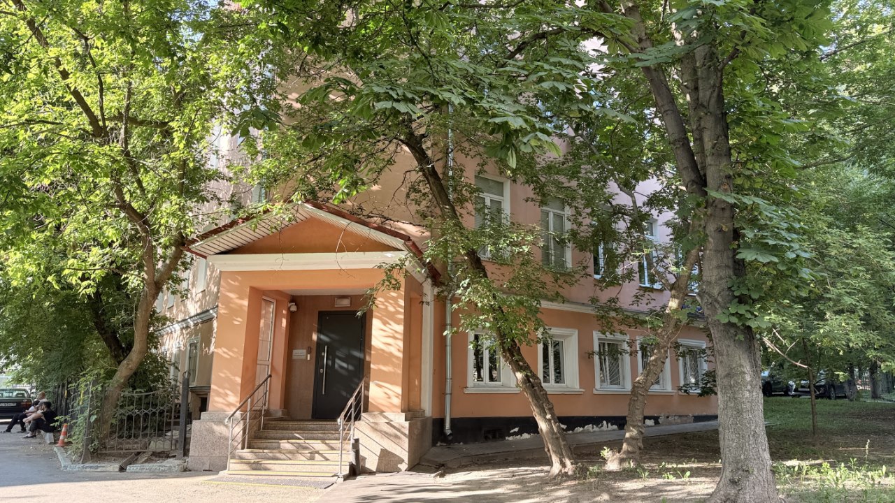 И не скажешь, что это здание начинало строиться в 18 веке. Фото: Мир квартир