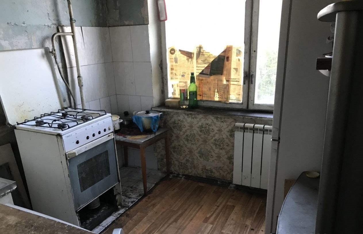 Покупая комнату, приготовьтесь, что ремонт придется делать и в местах общего пользования. Фото: Мир Квартир